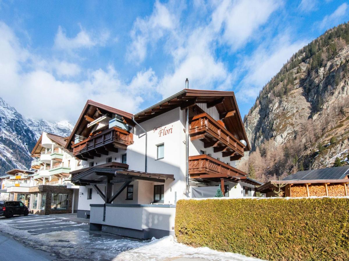 Garni Flori Villa Längenfeld Exteriör bild
