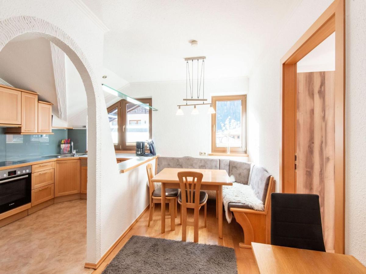 Garni Flori Villa Längenfeld Exteriör bild