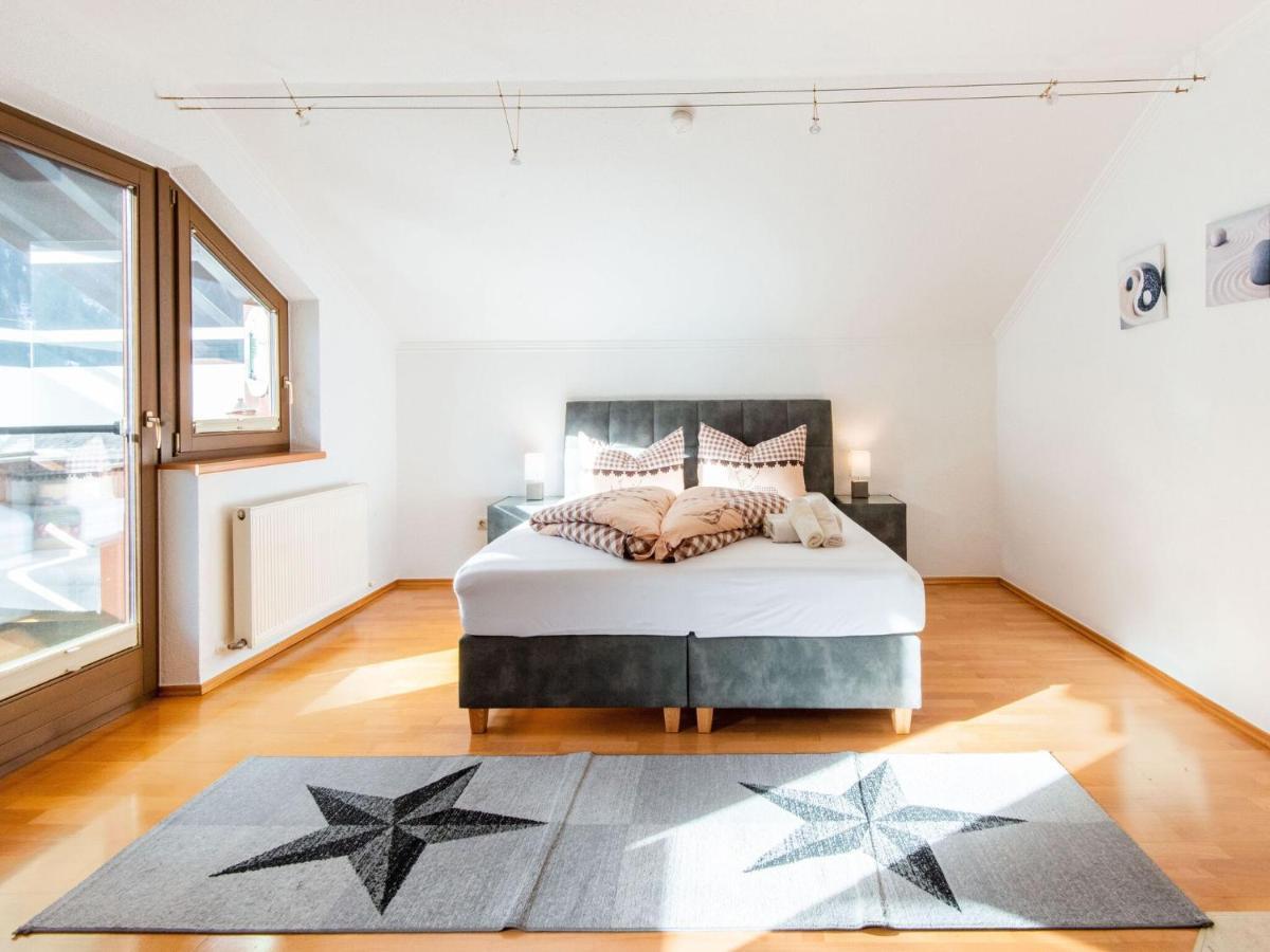 Garni Flori Villa Längenfeld Exteriör bild