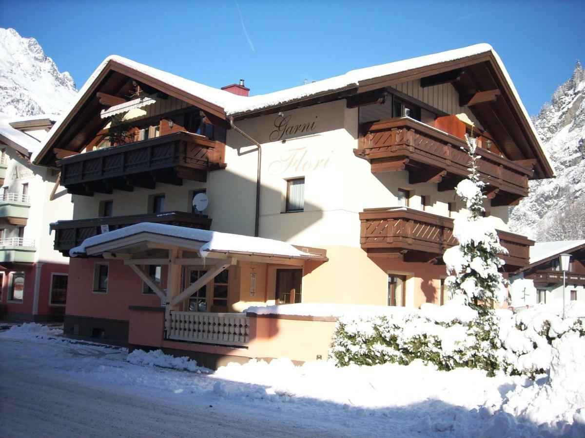 Garni Flori Villa Längenfeld Exteriör bild