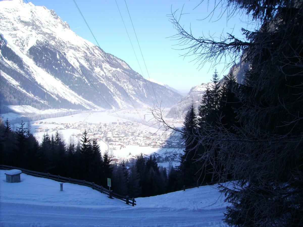 Garni Flori Villa Längenfeld Exteriör bild